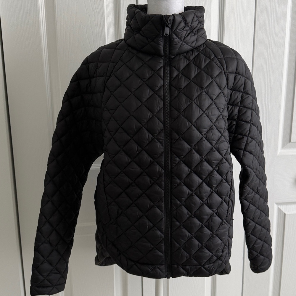 Athleta Whisper Featherless Puffer - Picture 2 of 9